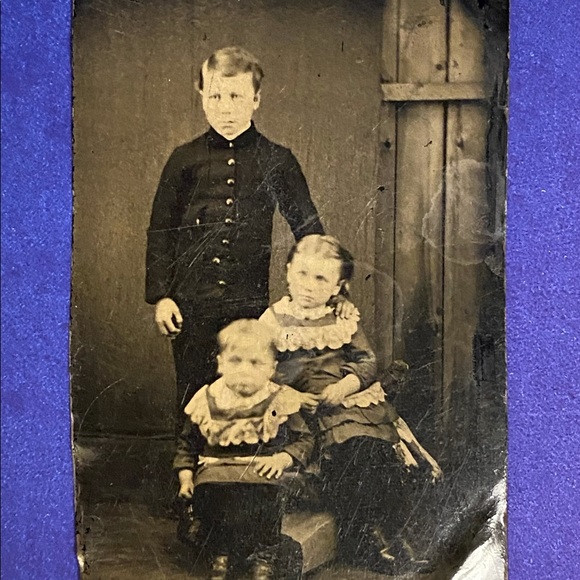 Antique Ferrotype Tintype of Three Children 1850’s to 1870’s - Picture 2 of 6